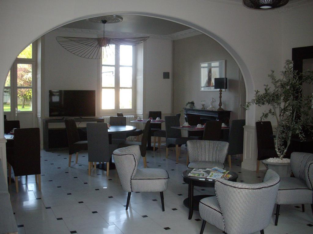 Hôtel Le Saint Martin Sablé-sur-Sarthe Exterior foto